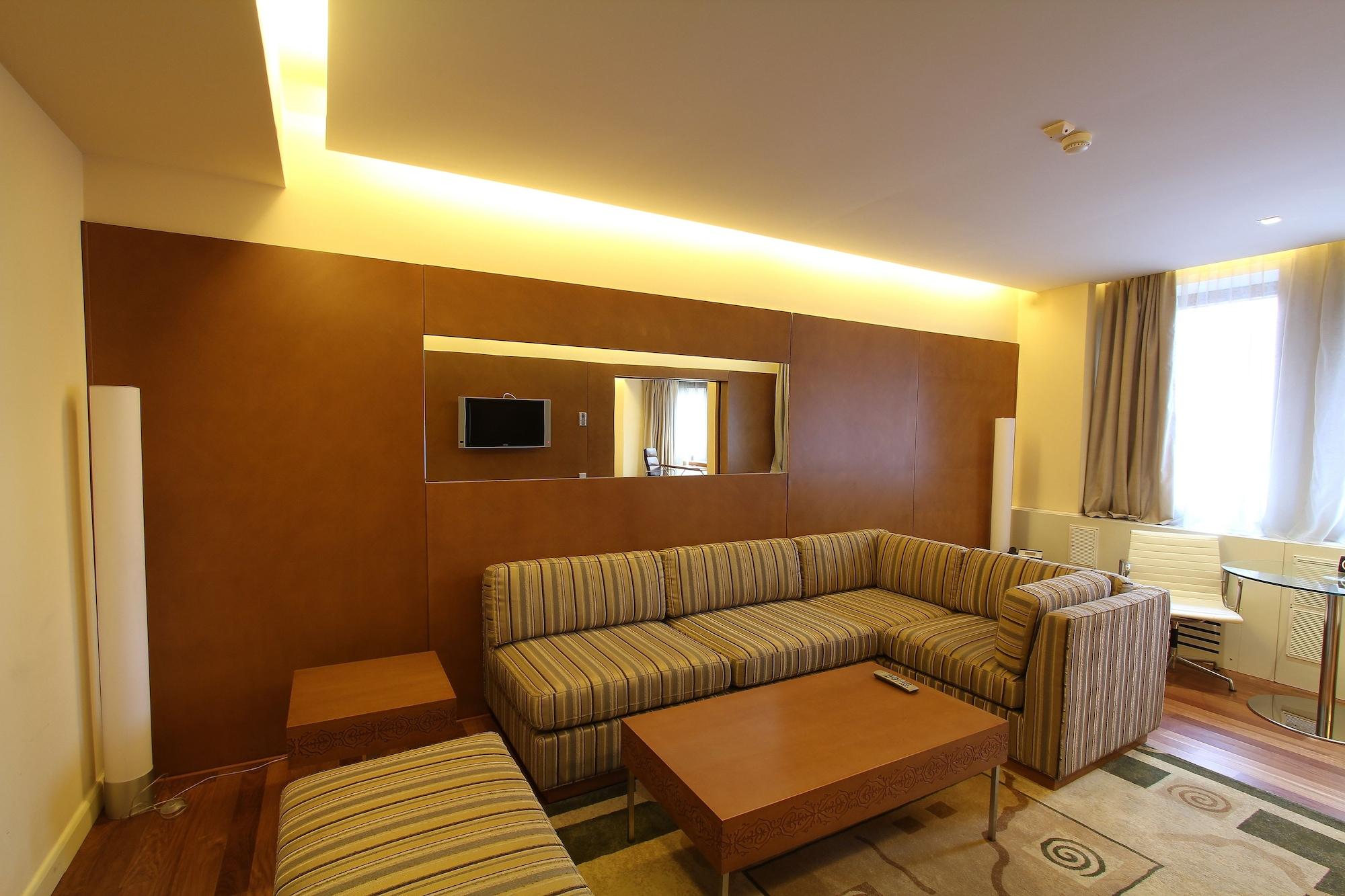 The Dostyk Hotel Almaty Eksteriør bilde
