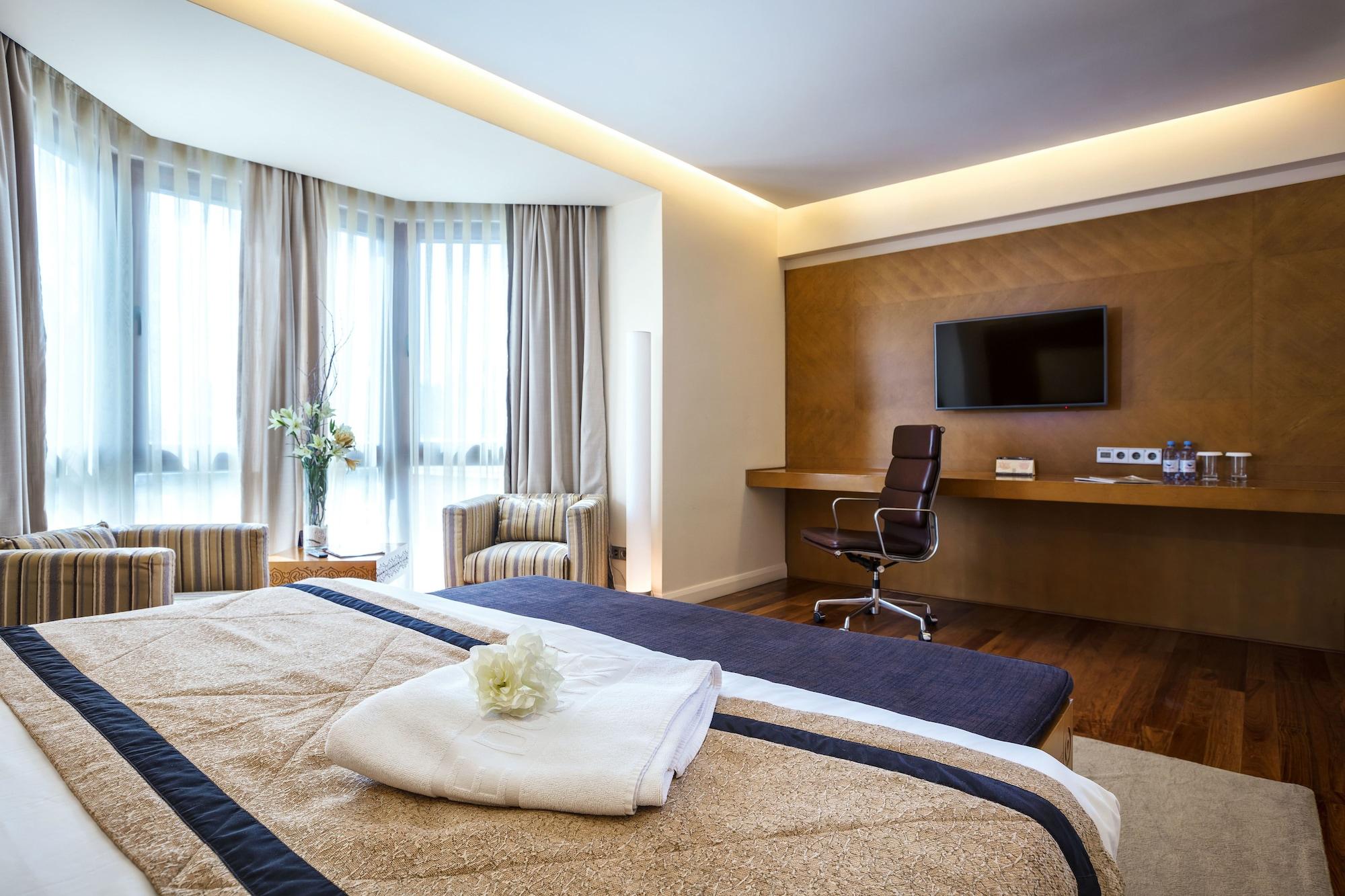 The Dostyk Hotel Almaty Eksteriør bilde