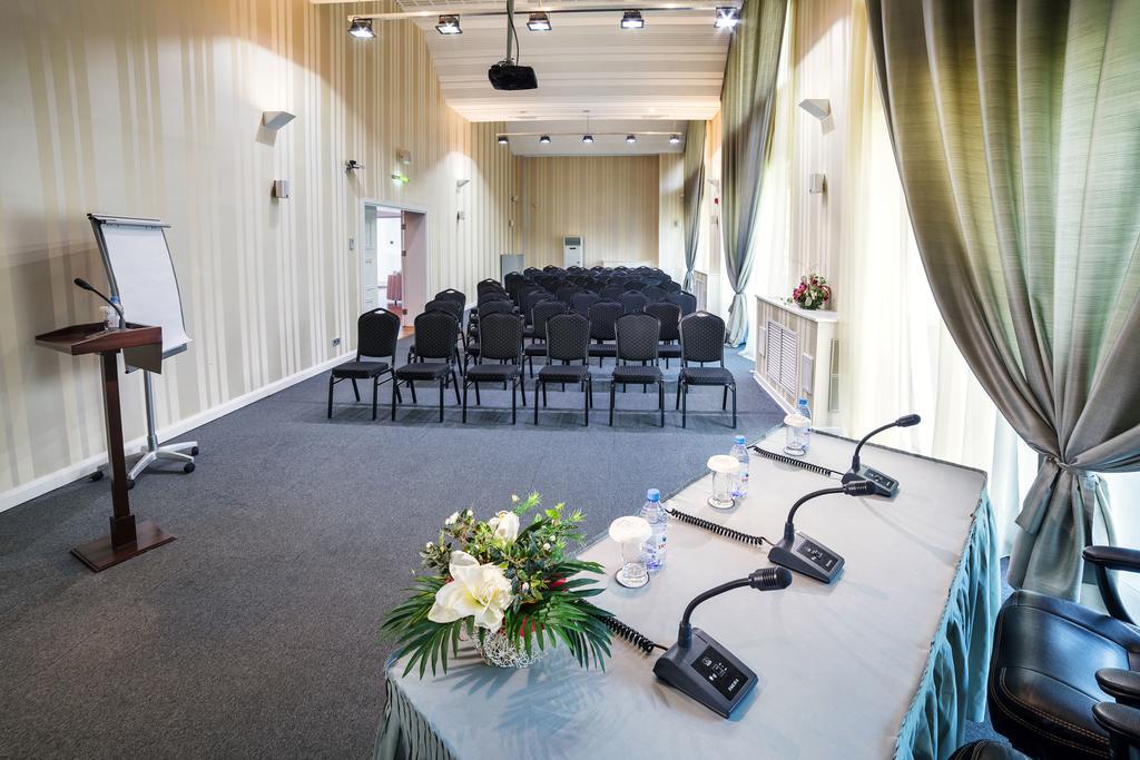 The Dostyk Hotel Almaty Eksteriør bilde