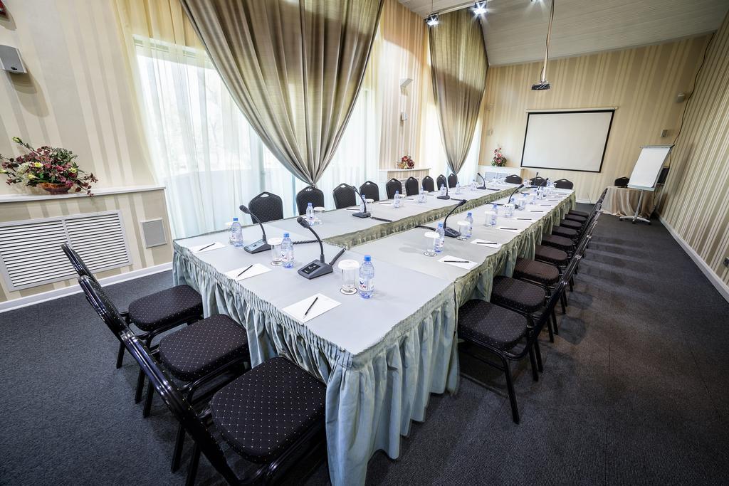 The Dostyk Hotel Almaty Eksteriør bilde